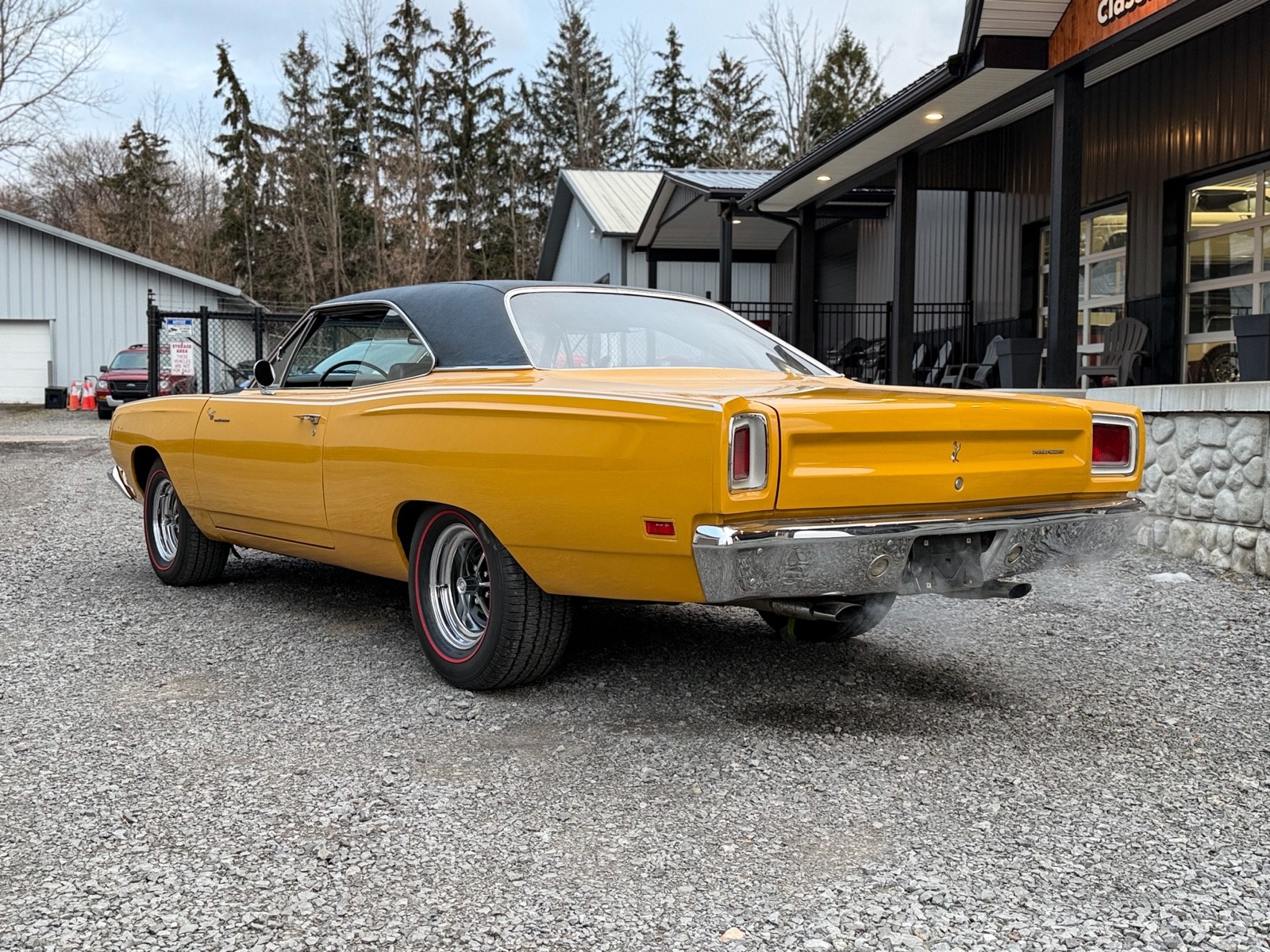 Plymouth-Road-Runner-1969-5