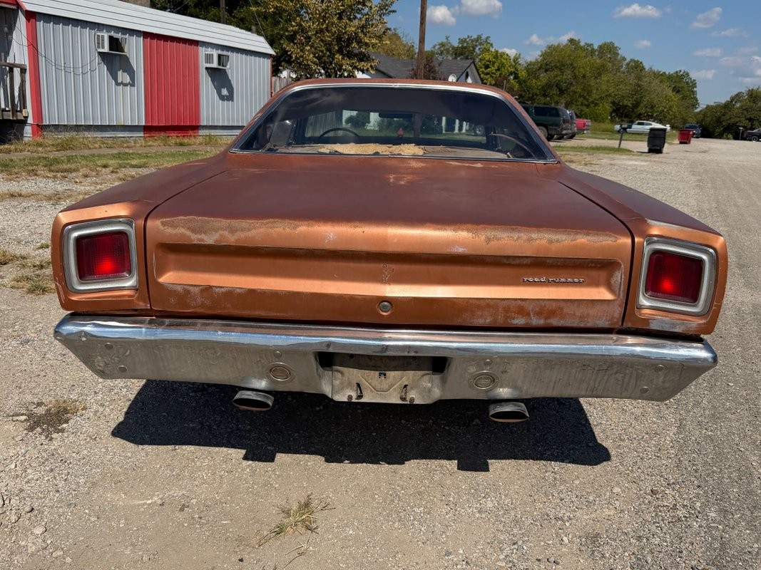 Plymouth-Road-Runner-1969-6