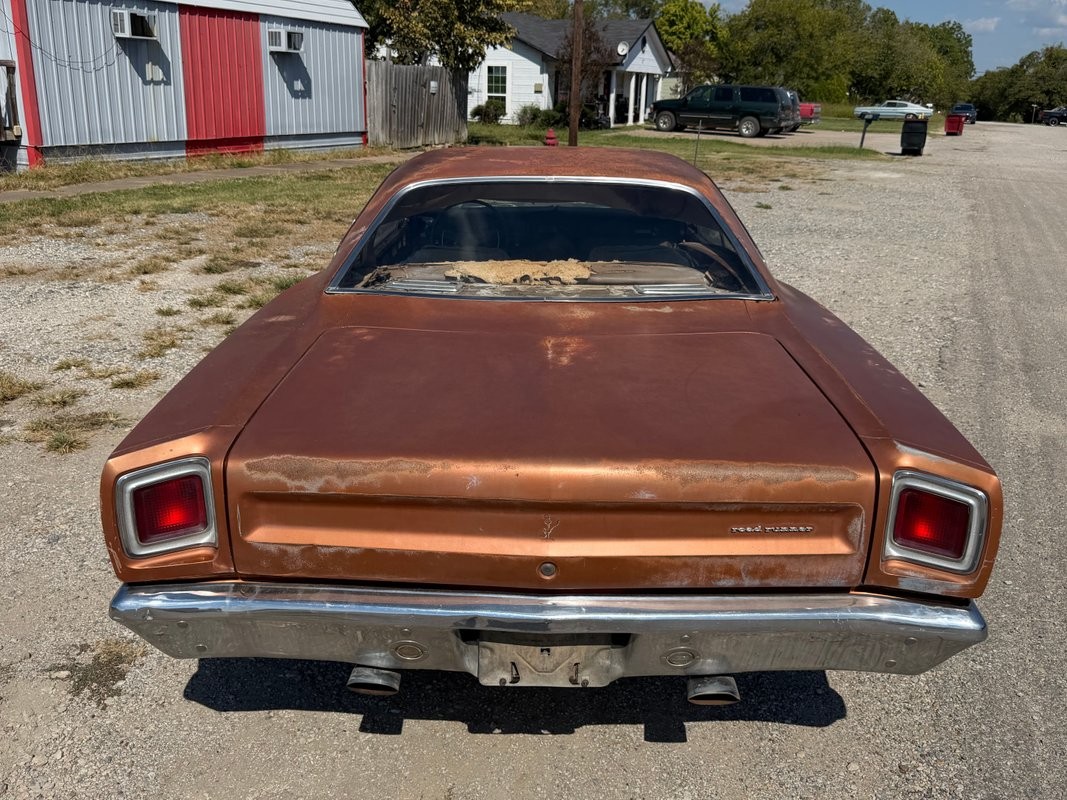 Plymouth-Road-Runner-1969-7