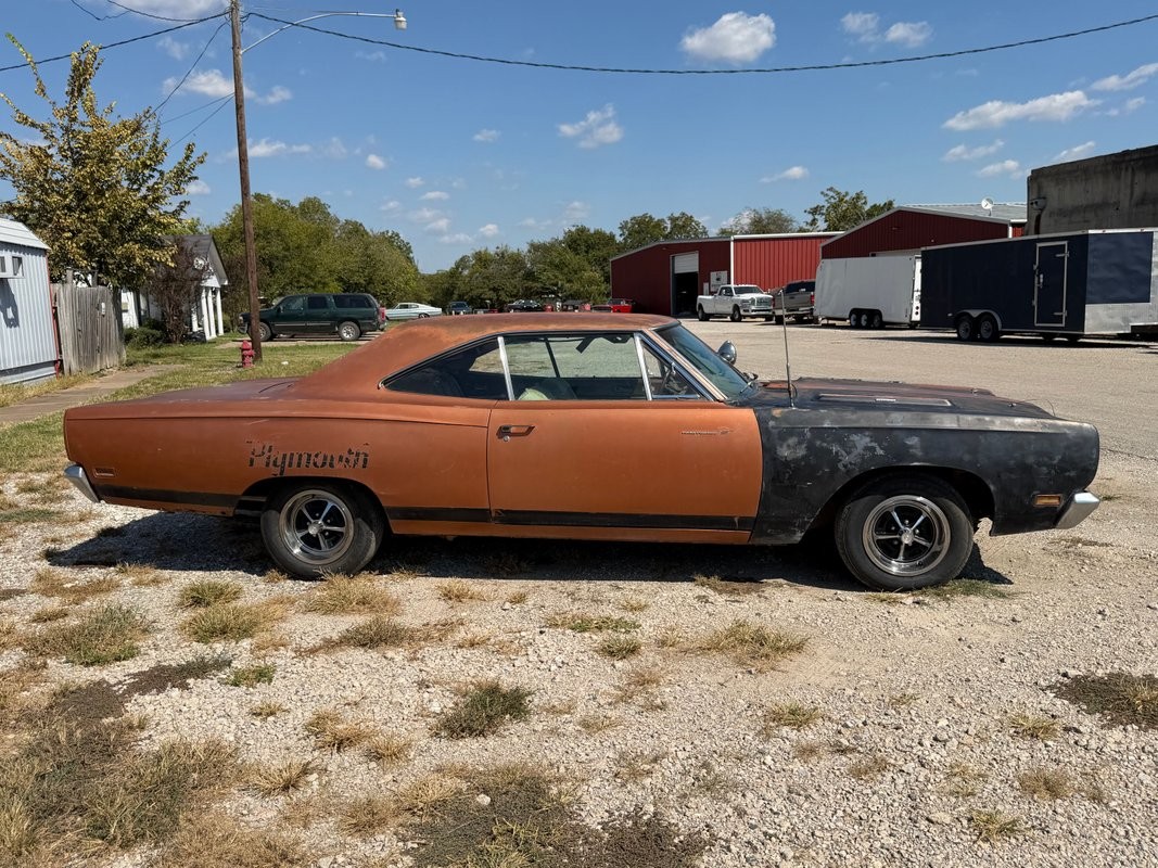 Plymouth-Road-Runner-1969-8