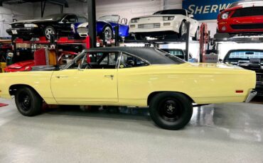 Plymouth-Road-Runner-1969-Coupe-1