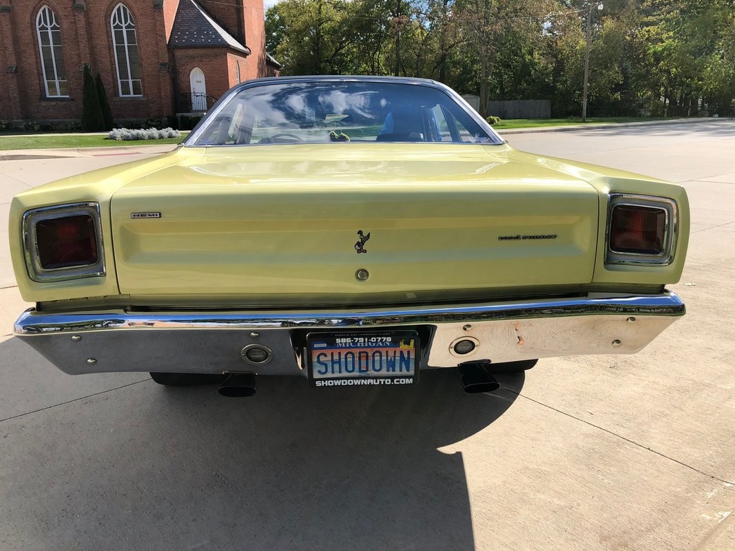 Plymouth-Road-Runner-1969-Coupe-13