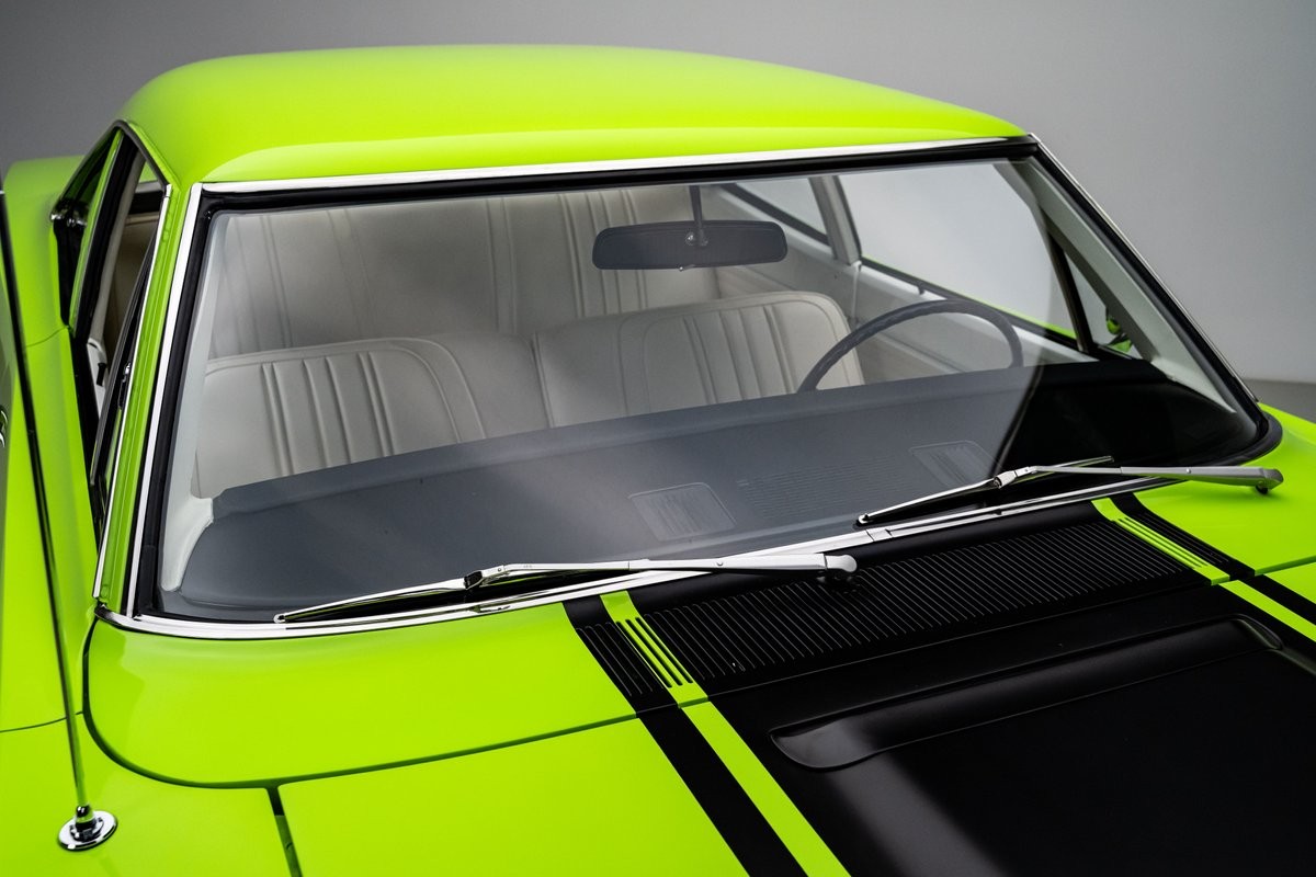 Plymouth-Road-Runner-1970-Coupe-10