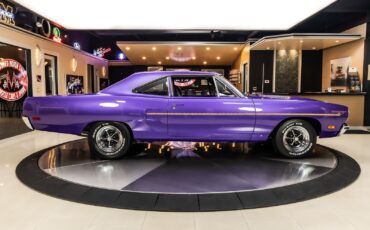 Plymouth-Road-Runner-1970-Coupe-11