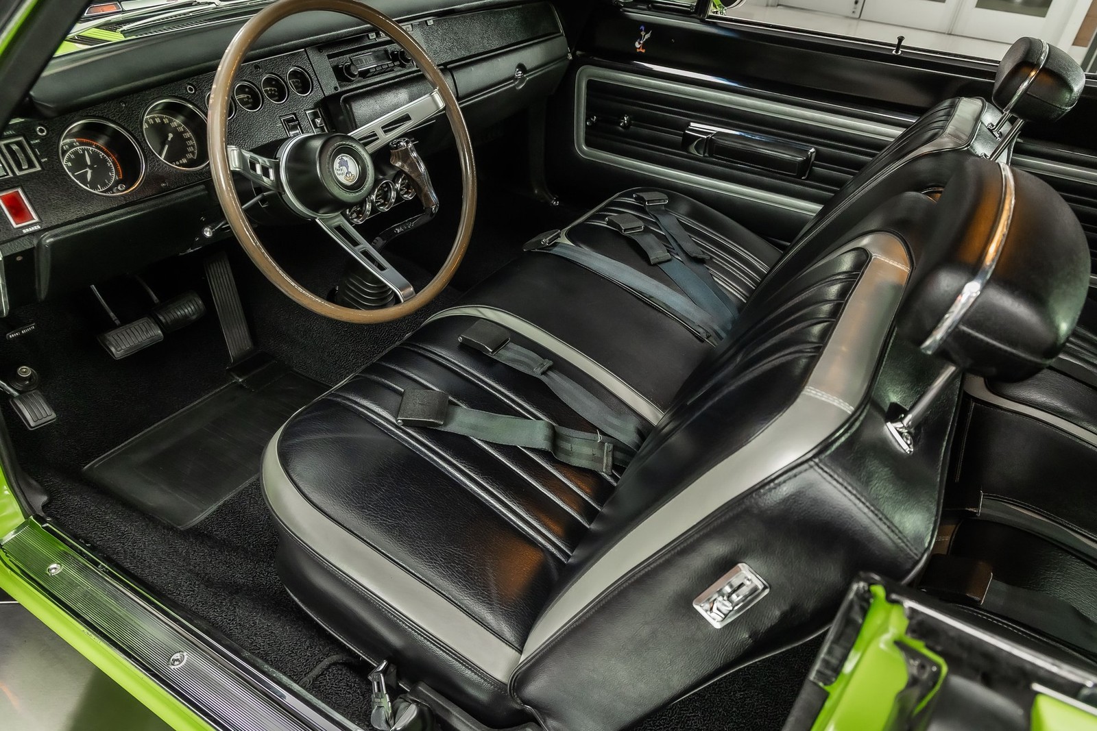 Plymouth-Road-Runner-1970-Coupe-2