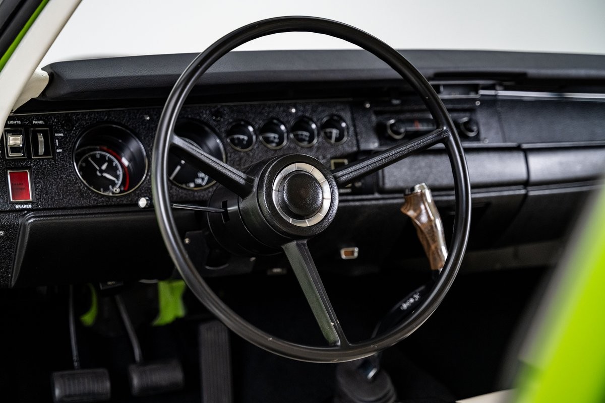 Plymouth-Road-Runner-1970-Coupe-3