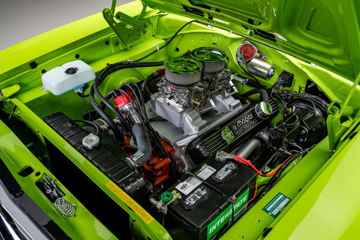 Plymouth-Road-Runner-1970-Coupe-30