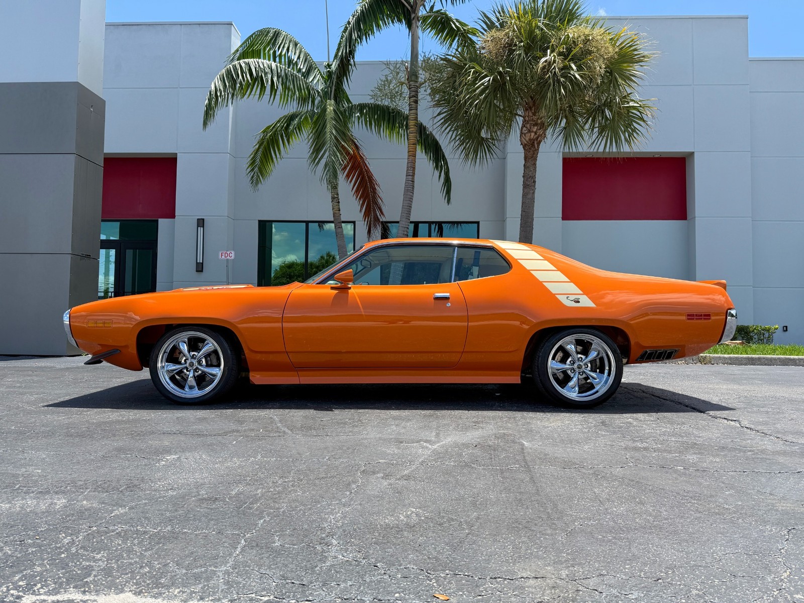 Plymouth-Road-Runner-1971-12