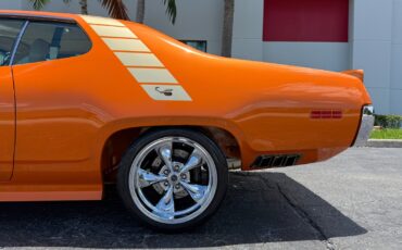 Plymouth-Road-Runner-1971-13