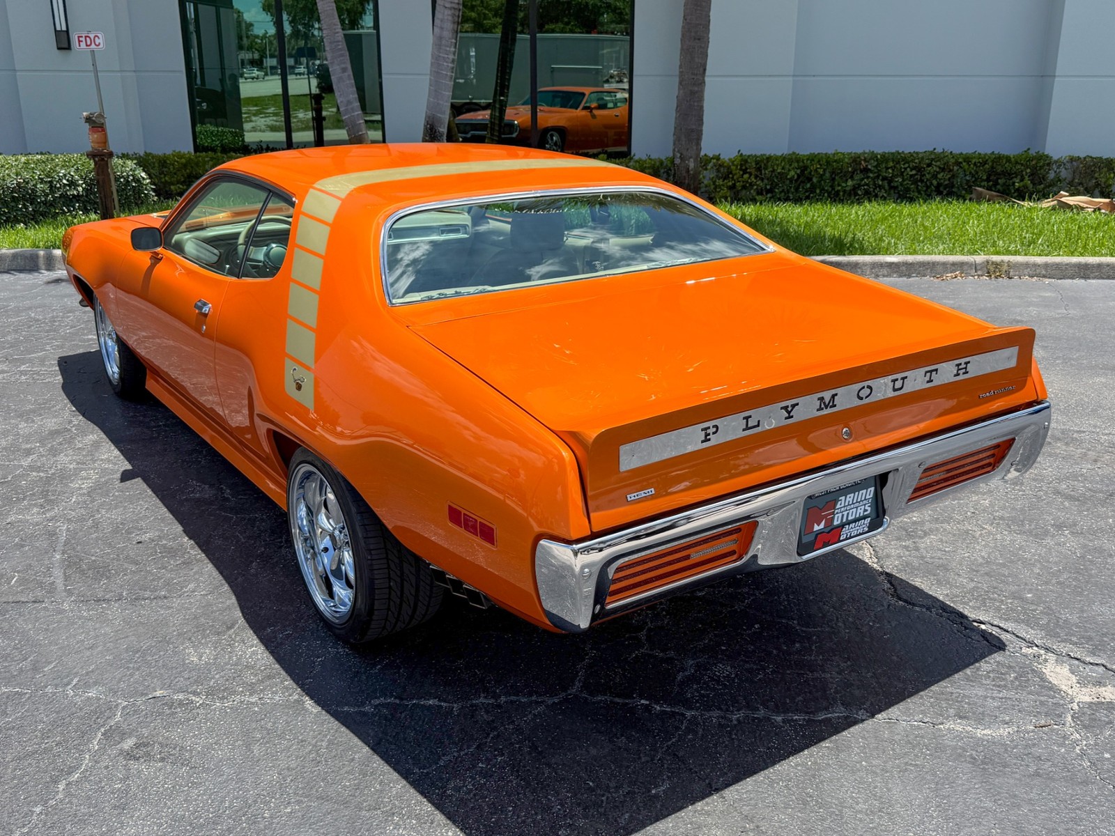 Plymouth-Road-Runner-1971-15