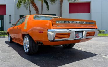 Plymouth-Road-Runner-1971-16