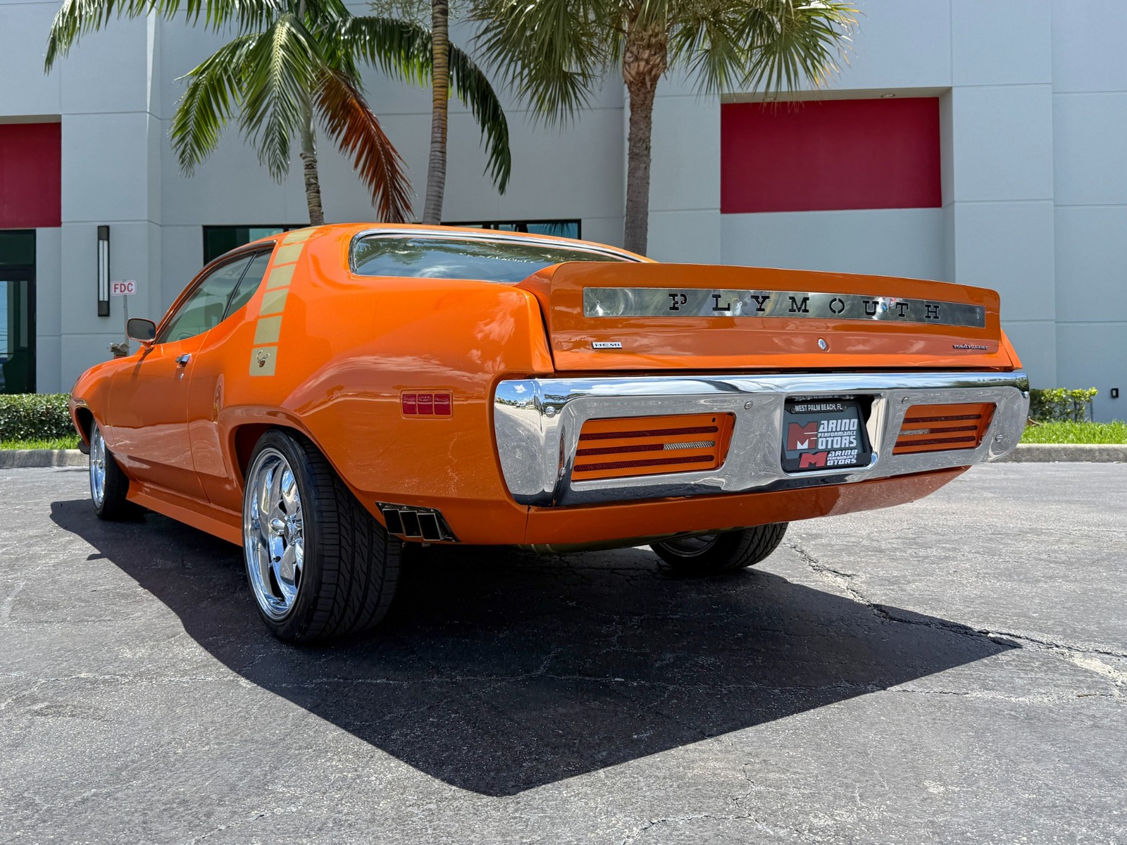 Plymouth-Road-Runner-1971-16