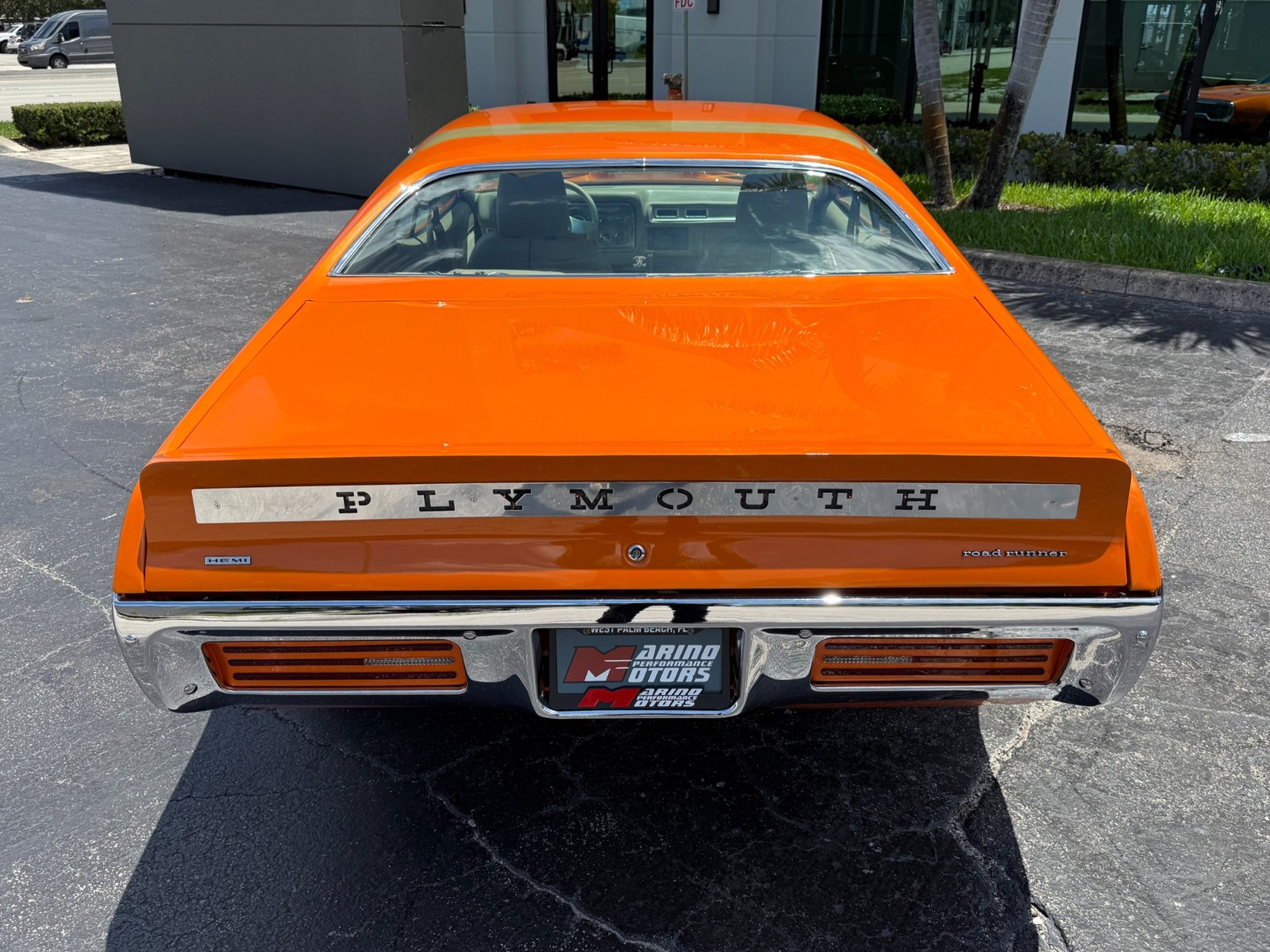 Plymouth-Road-Runner-1971-17
