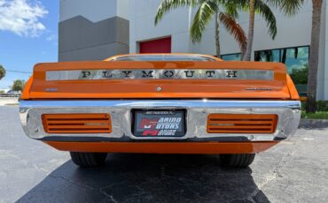 Plymouth-Road-Runner-1971-18