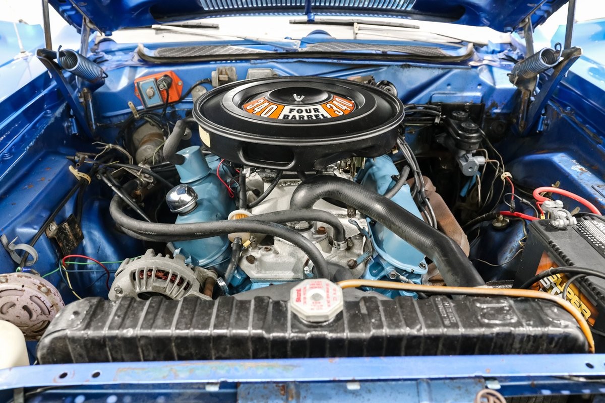 Plymouth-Road-Runner-1971-Coupe-10