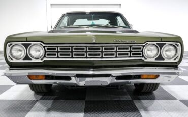 Plymouth-Road-runner-1968-Green-White-1