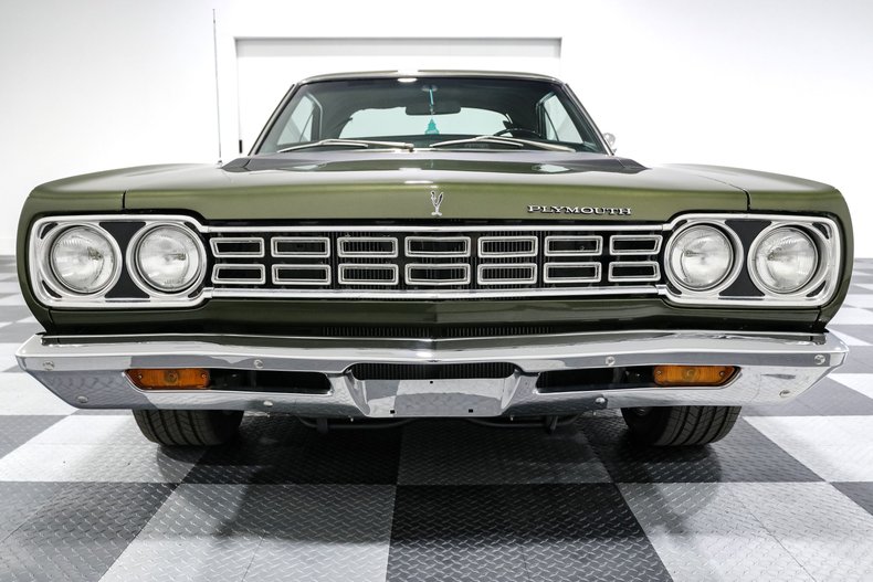 Plymouth-Road-runner-1968-Green-White-1