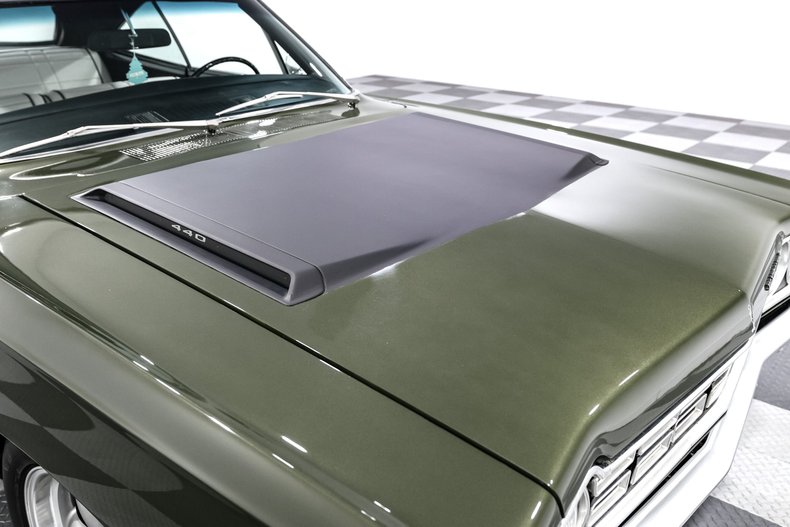 Plymouth-Road-runner-1968-Green-White-10