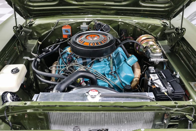 Plymouth-Road-runner-1968-Green-White-11