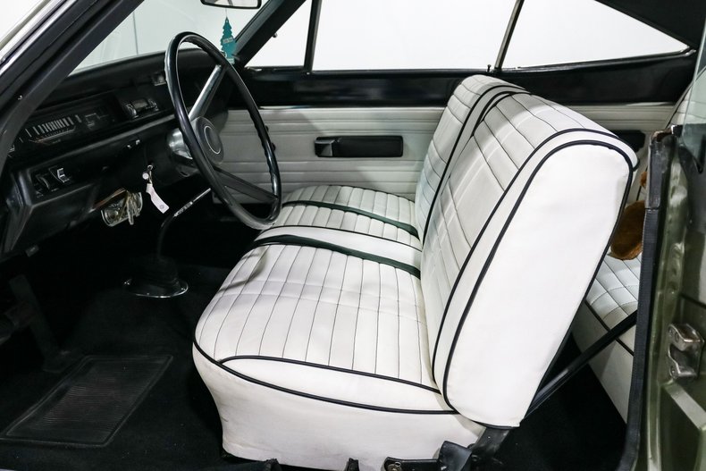 Plymouth-Road-runner-1968-Green-White-15