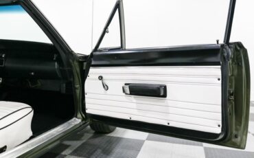 Plymouth-Road-runner-1968-Green-White-16