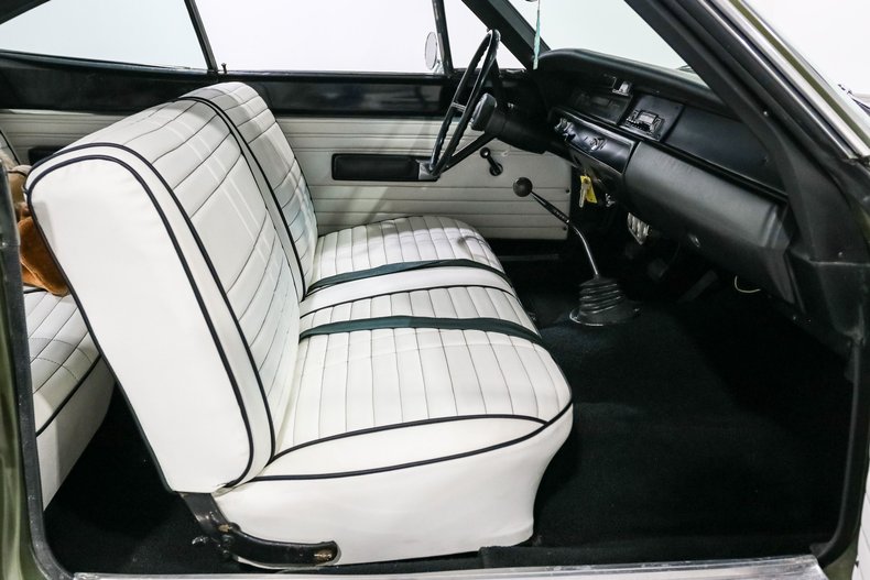 Plymouth-Road-runner-1968-Green-White-18