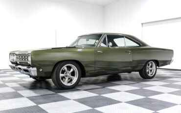 Plymouth-Road-runner-1968-Green-White-2