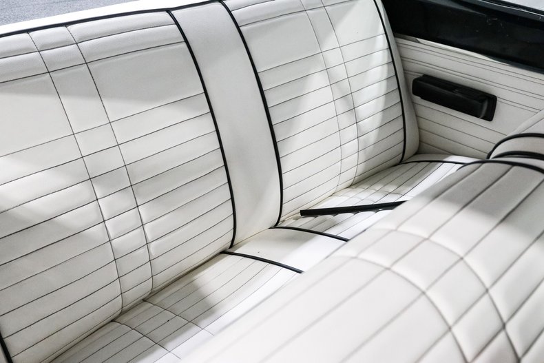 Plymouth-Road-runner-1968-Green-White-21