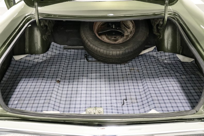 Plymouth-Road-runner-1968-Green-White-23