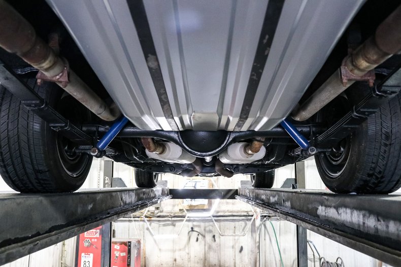 Plymouth-Road-runner-1968-Green-White-25