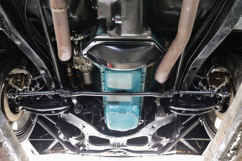 Plymouth-Road-runner-1968-Green-White-29