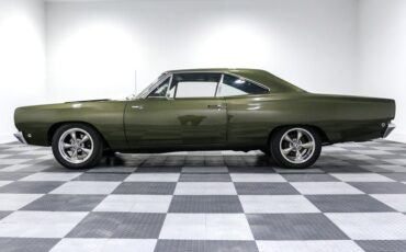 Plymouth-Road-runner-1968-Green-White-3