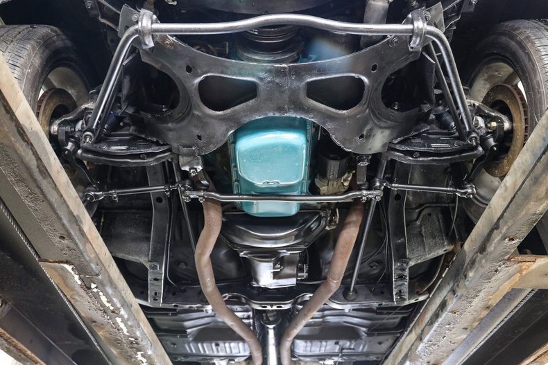 Plymouth-Road-runner-1968-Green-White-30