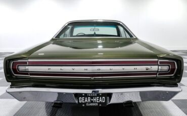 Plymouth-Road-runner-1968-Green-White-4