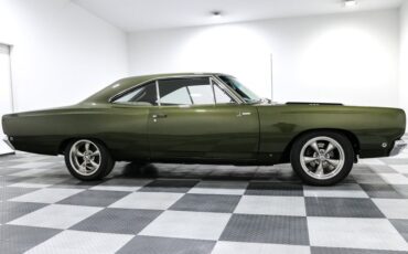 Plymouth-Road-runner-1968-Green-White-6