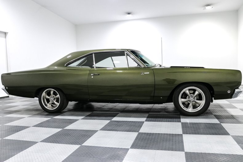 Plymouth-Road-runner-1968-Green-White-6