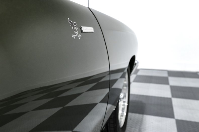 Plymouth-Road-runner-1968-Green-White-9