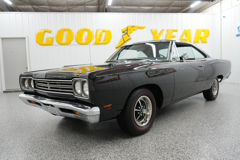 Plymouth-Road-runner-1969-Black-Velvet-Black-1