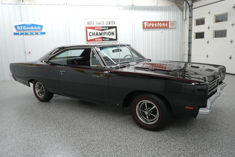 Plymouth-Road-runner-1969-Black-Velvet-Black-15