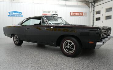 Plymouth-Road-runner-1969-Black-Velvet-Black-16