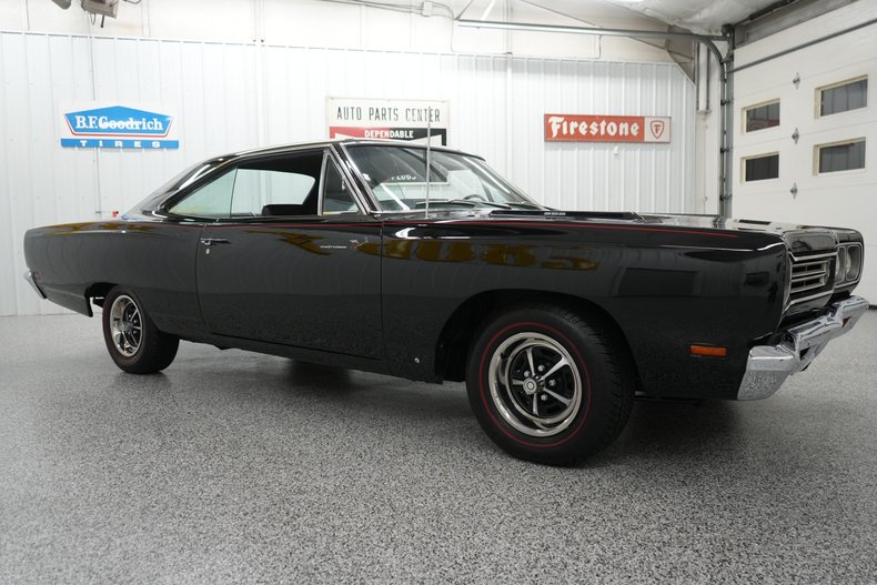 Plymouth-Road-runner-1969-Black-Velvet-Black-16