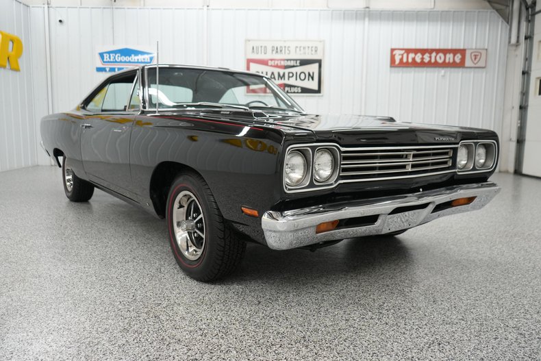 Plymouth-Road-runner-1969-Black-Velvet-Black-18