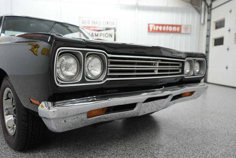 Plymouth-Road-runner-1969-Black-Velvet-Black-19
