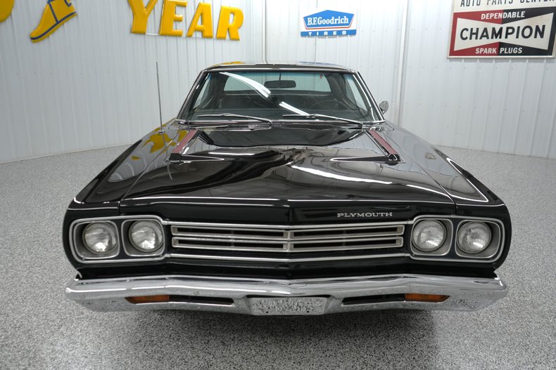 Plymouth-Road-runner-1969-Black-Velvet-Black-22