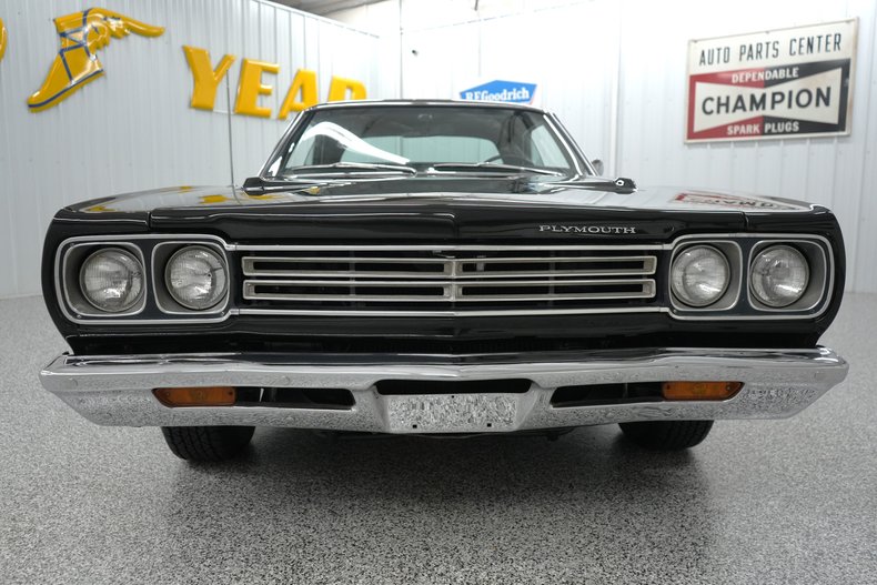 Plymouth-Road-runner-1969-Black-Velvet-Black-23