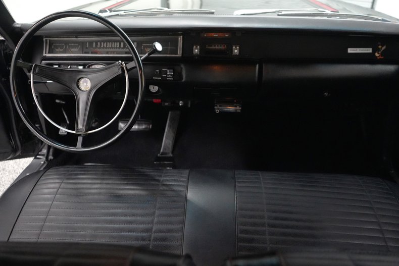Plymouth-Road-runner-1969-Black-Velvet-Black-27