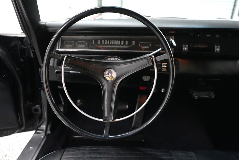 Plymouth-Road-runner-1969-Black-Velvet-Black-28