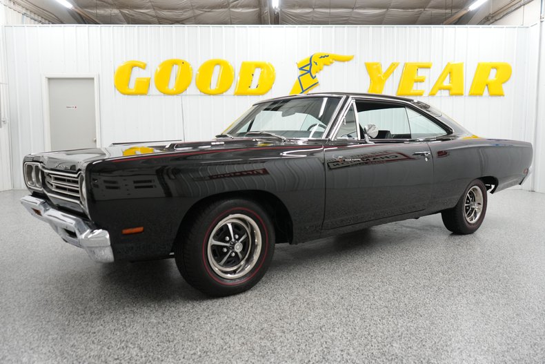 Plymouth-Road-runner-1969-Black-Velvet-Black-3