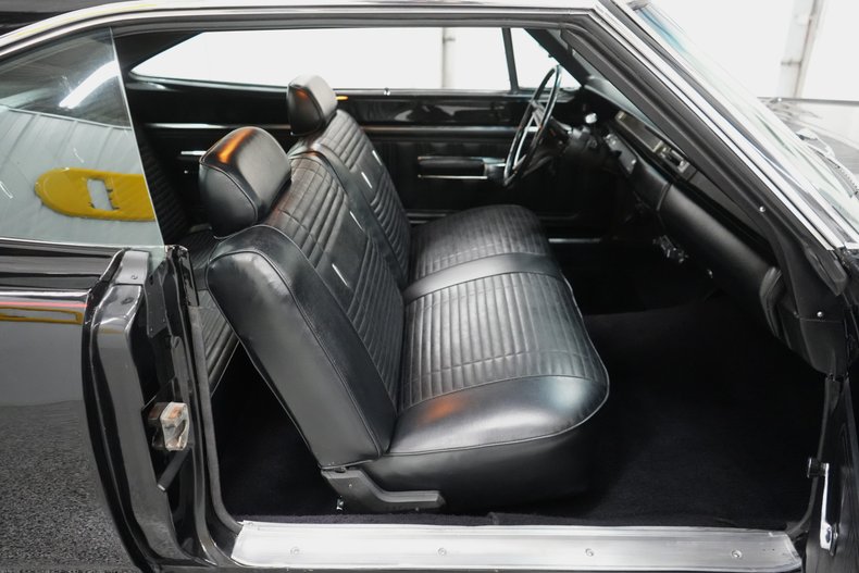 Plymouth-Road-runner-1969-Black-Velvet-Black-30