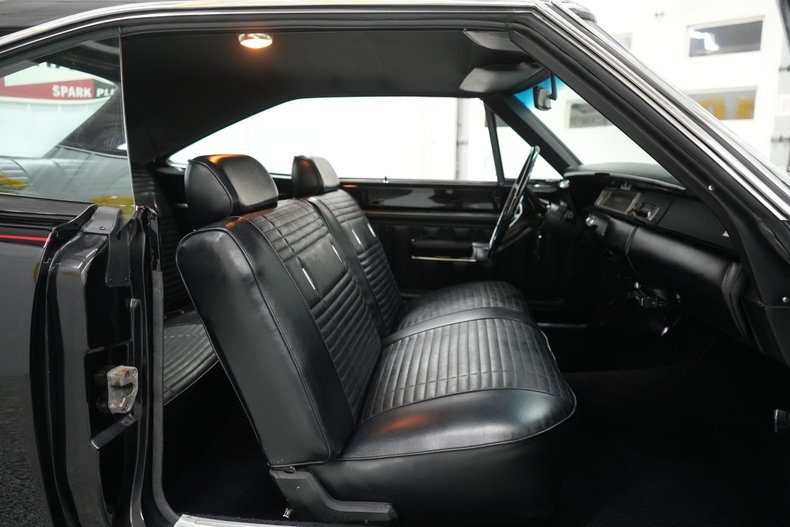 Plymouth-Road-runner-1969-Black-Velvet-Black-31